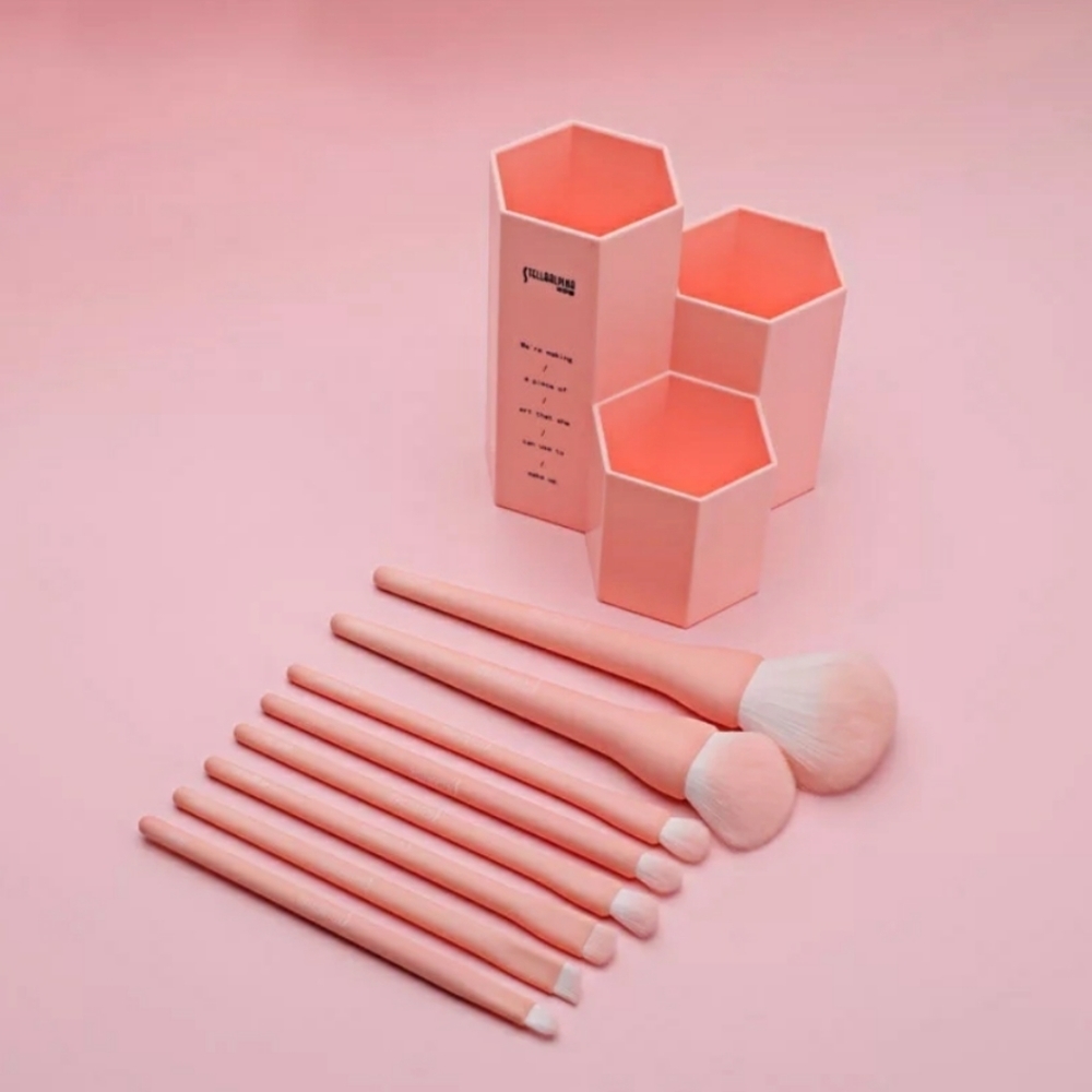 ROSÉ Glow 8-Piece Vegan Makeup Brush Set - Picture 3 of 7